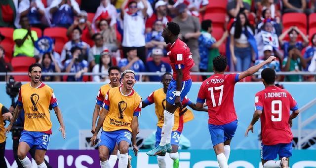 回顾fifa世界杯10佳进球，足球瞬间永恒的荣耀（触动心灵的10个精彩瞬间，重温世界杯的激情岁月）