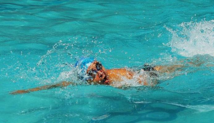 提高200米游泳技巧的秘诀（掌握正确的呼吸节奏是关键）
