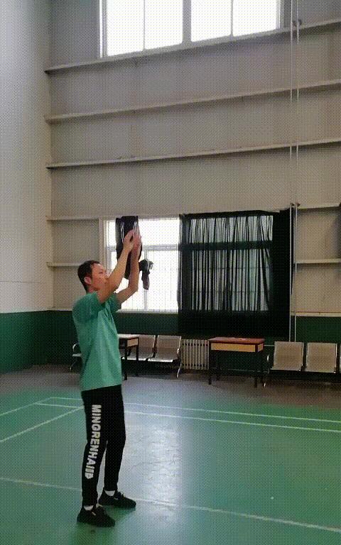 排球运动准备姿势要领（打造完美发球、接发球、扑救的关键技巧）