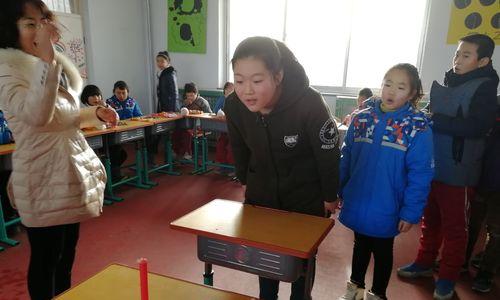 小学生乒乓球投掷技巧——挥拍有道（培养小学生乒乓球投掷技巧的方法与注意事项）