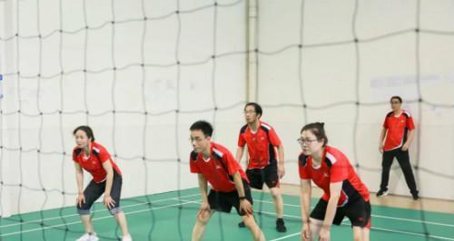 掌握排球正手托球的要领，提高球技水平（关键步骤、技巧和训练方法，助您成为优秀的托球手）