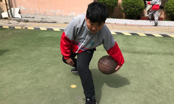 小学篮球进攻防守练习全攻略（打造小篮球未来之星的关键练习方法）