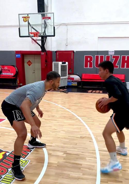 NBA训练师的防守训练（用科学训练方法，提升篮球运动员的防守水平）