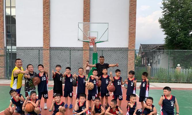 小学篮球防守的训练之道（打造坚实的篮球防守基础，让你成为无敌的守门员）