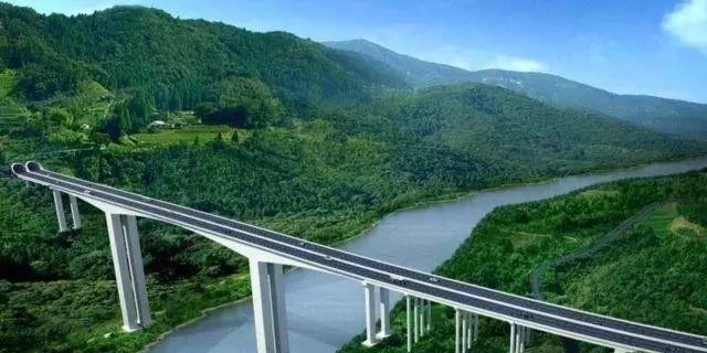 探秘越溪河特大桥下的路亚钓鱼天堂（畅享钓鱼乐趣，发现河底奇妙世界）