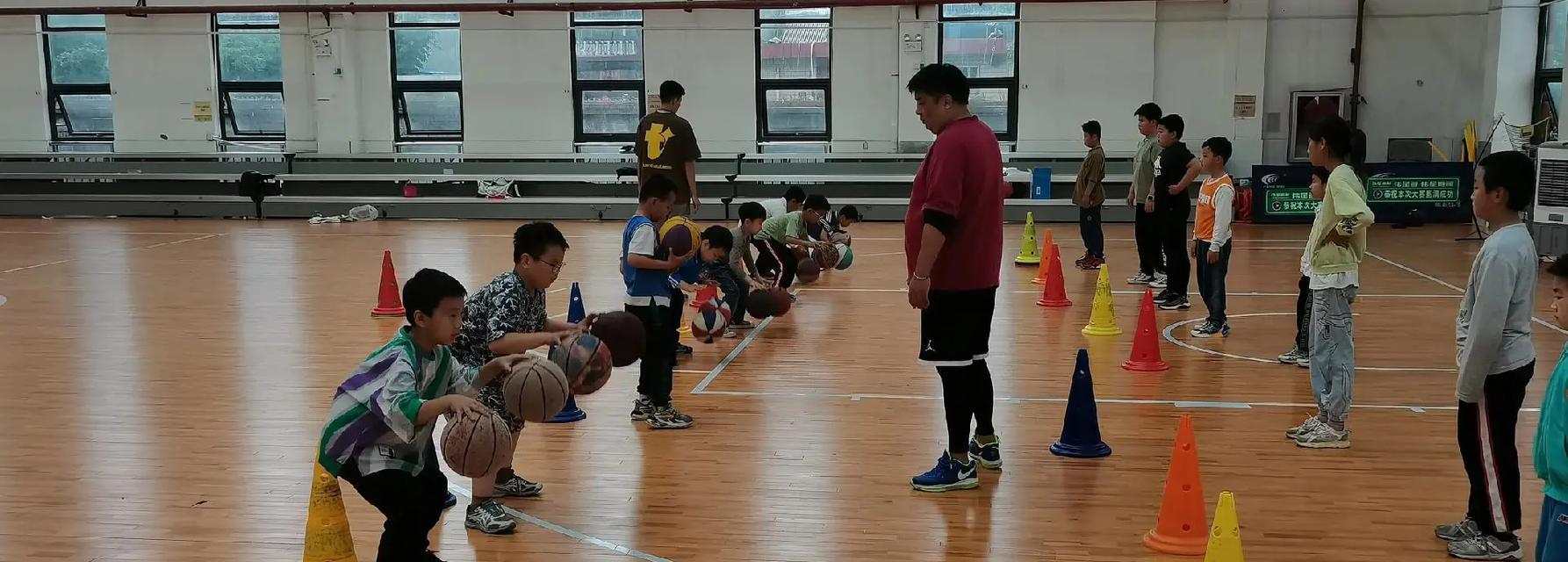 暑假班篮球防守训练的重要性（提升篮球技巧，夺取胜利的关键）