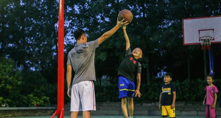 如何提高幼儿篮球的防守能力（全面提升篮球小将的防守技巧）