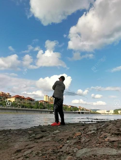 探索路亚钓鱼世界的配乐背景音乐（用音乐烘托路亚钓鱼的神秘氛围）