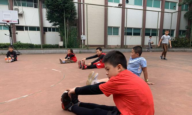 篮球防守基础训练的要点（掌握防守技巧，提升篮球战术素养）