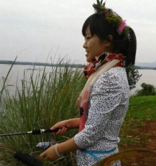 用路亚带女友钓鱼，创造浪漫的户外约会（营造二人世界，共同感受大自然的魅力）
