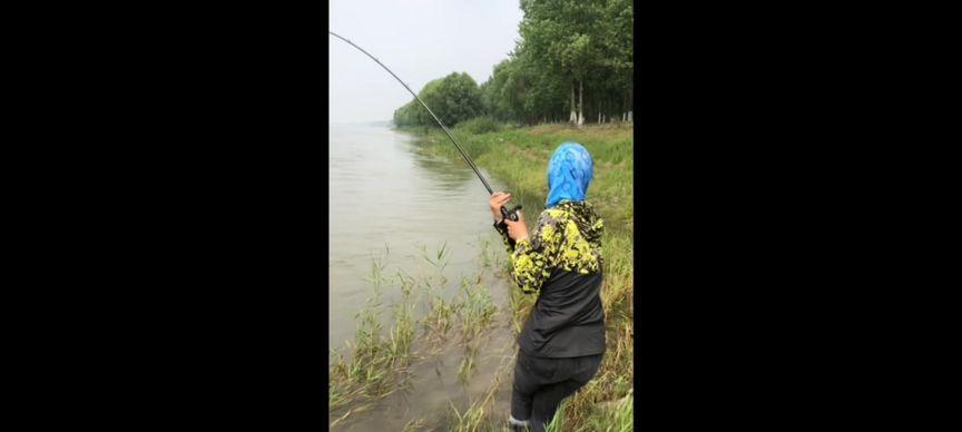 揭秘神秘的路亚钓鱼小姐姐（探寻鱼界女神的身份与魅力）