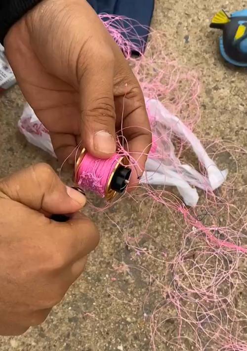 掌握技巧，避免路亚钓鱼的线爆现象（提升技术水平，解决线爆难题）