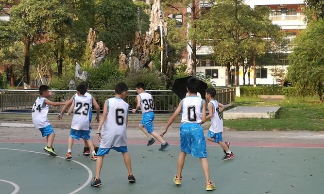 篮球防守技巧（掌握关键技巧，提升篮球防守效果）