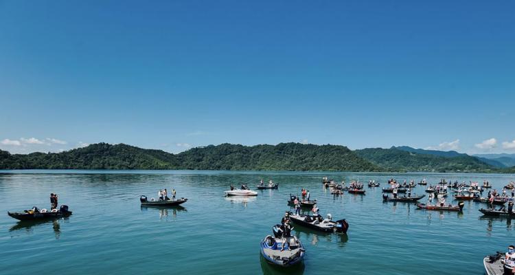 探秘番禺路亚高密度钓鱼场（钓鱼好去处，体验高密度垂钓乐趣）