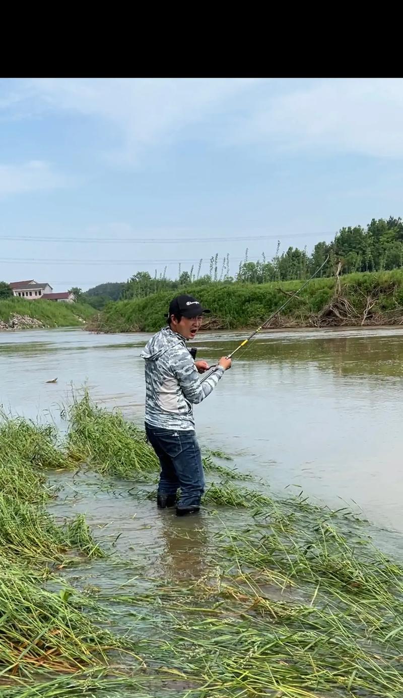 揭秘路亚钓鱼网红大咖——追寻水中的宝藏（探索路亚钓鱼的神秘技巧与窍门）