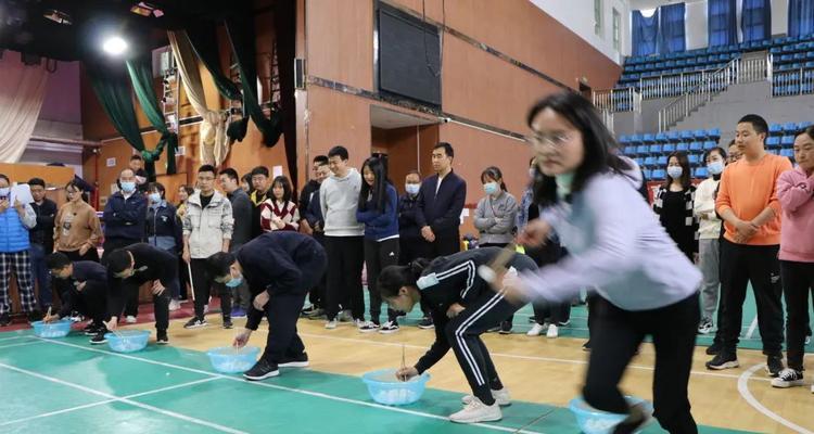 如何以互踩气球防守篮球？（运用创新技巧加强篮球防守能力）