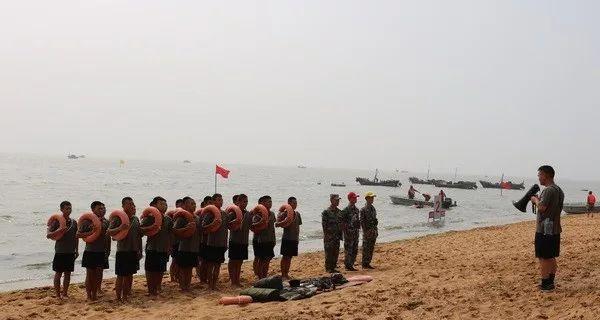 探秘中国特种兵游泳技巧（挑战极限，突破枷锁——中国特种兵游泳的）