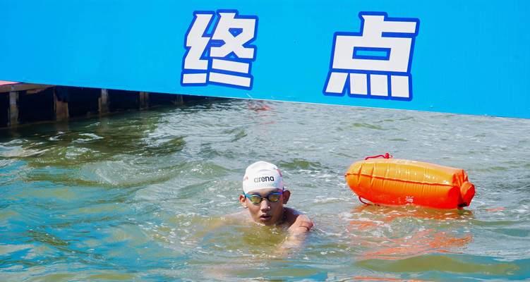 中学生游泳方法与技巧（掌握游泳技巧，快乐畅游水域）
